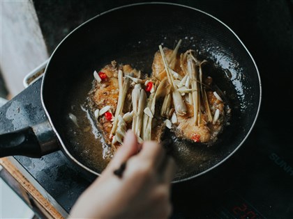 「鐵氟龍流感」非流感 使用不沾鍋如何避害一次看