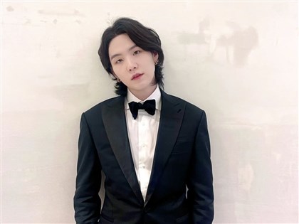 BTS SUGA酒駕被要求退團 示威粉絲個資外洩惹議