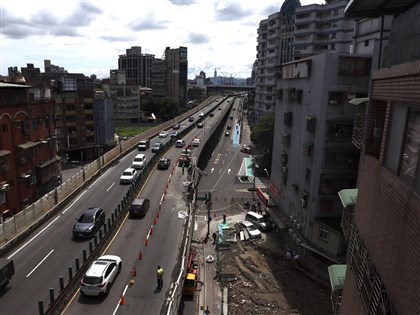 三重中山高架拖板車鋼梁掉落 往台北忠孝橋方向開放單線通行【更新】