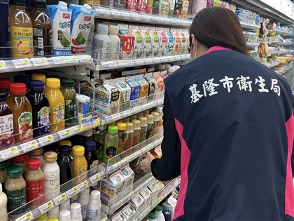 基隆男童喝牛奶喝到發霉棉花棒  衛生局稽查下架同批號產品