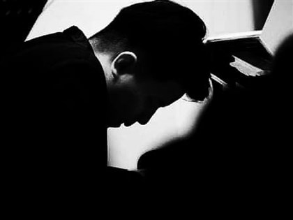 鋼琴演奏新秀直播後墜樓送醫不治 曾獲國際鋼琴大賽銀賞