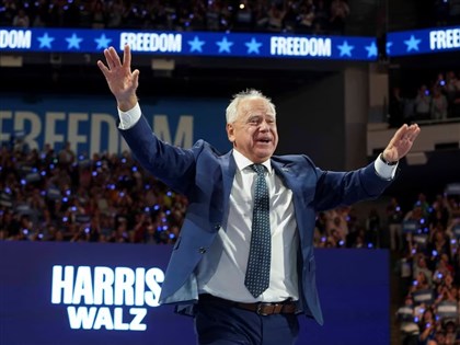 美民主黨全代會 華茲正式接受副總統候選人提名