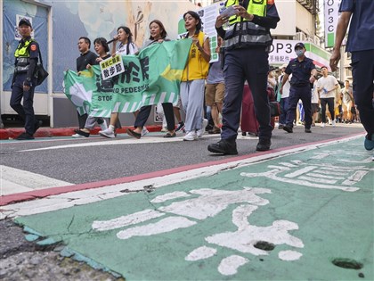 路權團體盼標線型人行道改實體 交通部：實務有困難