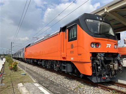 台鐵E500電力機車實車測評 預計9月下旬投入營運