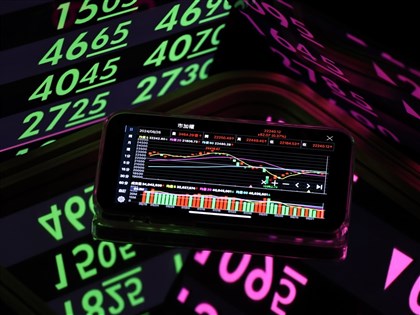 金融股撐盤 台股終場漲82點收22240點