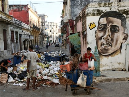 古巴陷經濟困境垃圾清運車沒油 哈瓦那街道堆滿廢棄物