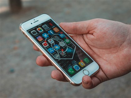 行動上網逐年普及 2023年國民上網率達87%