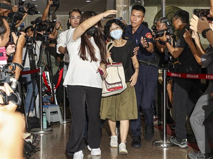 京華城案陳佩琪北檢複訊2小時請回 黃珊珊開車接人