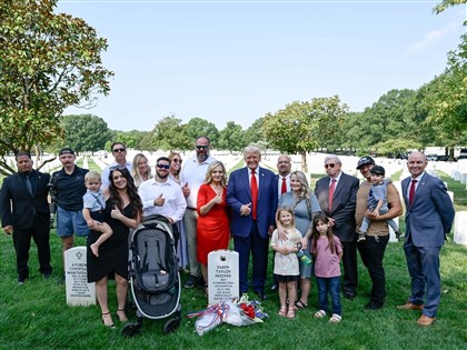 川普幕僚動手推阿靈頓公墓官員 美國陸軍批不當攻擊