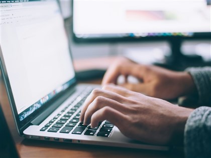 受中國指示製假總統大選民調 網媒記者一審判8月