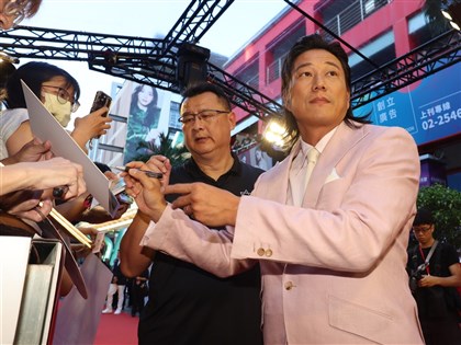 盧貝松新片台北追緝令首映湧千名粉絲 韓哥姜成鎬、桂綸鎂現身