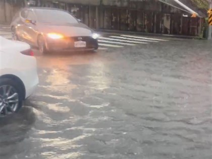 台南局部大雨水淹20公分 小東、大同地下道封閉