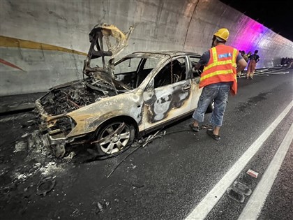 雪山隧道火燒車 北向車道一度回堵8公里