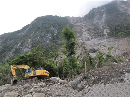 花蓮北向鐵公路因蘇花坍中斷 交長允串連建告警系統