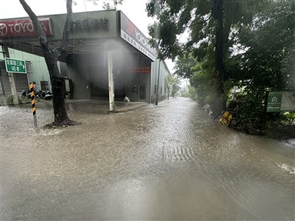 新北大雨樹林板橋土城多處積水 二重疏洪道越堤道進行管制