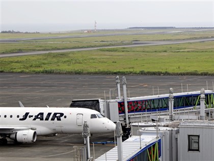 日本宮崎機場滑行道爆炸塌陷 暫停所有航機起降
