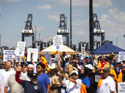 美國碼頭工人重返崗位 暫解民主黨選前政治危機