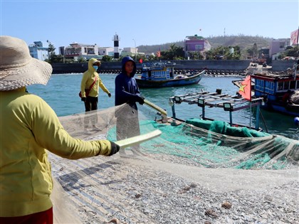 越南漁民南海捕魚遭鐵棍痛毆4小時 下跪求情無用嘆中國殘暴加劇