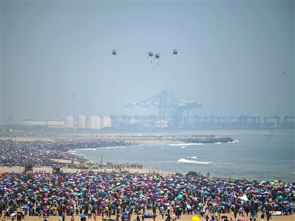 印度清奈航空展擠進約160萬人 高溫缺水3人喪命