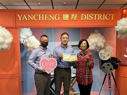 全國首例 兩岸同性伴侶高雄完成結婚登記