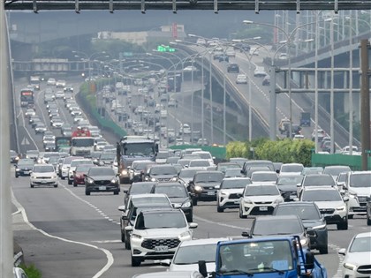 早安世界》國道今天估湧現北返車潮 7路段易壅塞