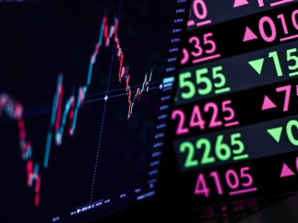 無畏中共軍演 台積電領權值股撐盤台股收漲73點