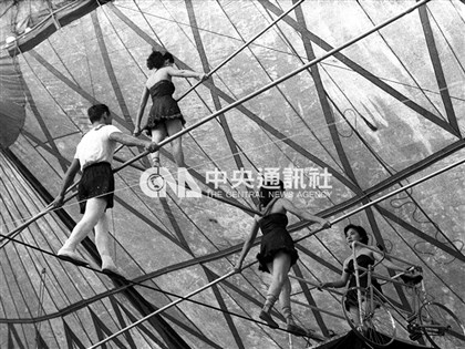 開箱老照片》沈常福馬戲團公演