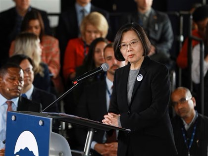 演說全文／捷克論壇致詞遇中共軍演 蔡英文：台灣民主不可妥協