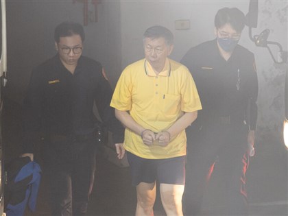 柯文哲拒絕後隔半個月再應訊 進北檢未戴眼鏡