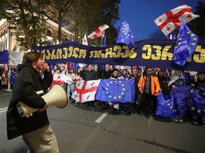 喬治亞歐盟之路關鍵考驗 國會選前首都大規模示威