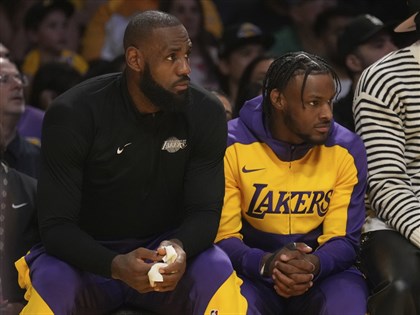 NBA開幕日 詹姆斯父子同場連線創歷史