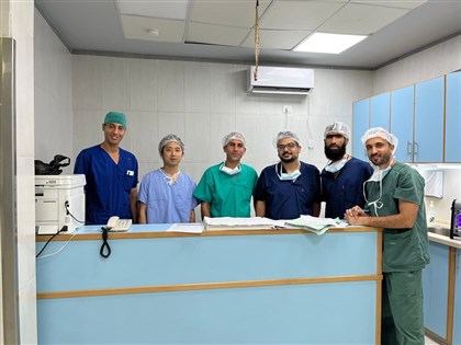 台灣醫師赴加薩 持針縫傷拿鉛筆畫下戰火無情