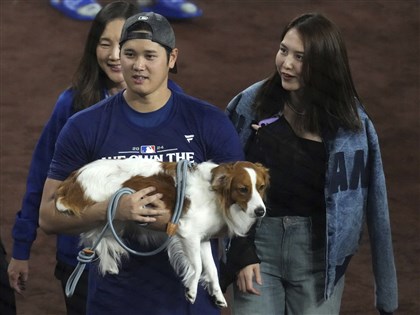 大谷翔平結束傳奇賽季 感謝妻子真美子與愛犬彈額頭