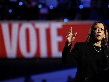 經濟學人：賀錦麗勝率上升6個百分點 與川普平分秋色