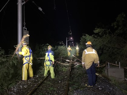 颱風康芮災損路段搶修 台鐵環島路網全恢復通行