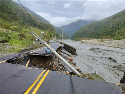 颱風康芮掃全台 山區路斷坍方土石流 都會區樹倒一片【圖輯】