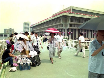 圖輯／和平新生天橋將拆除 回憶台北消失的人行陸橋