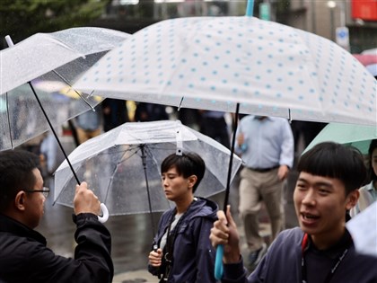 颱風銀杏侵台機率不高 北部東部受東北季風影響雨仍大