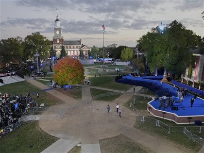 開票夜川普在佛州豪宅辦派對 賀錦麗返母校觀選情