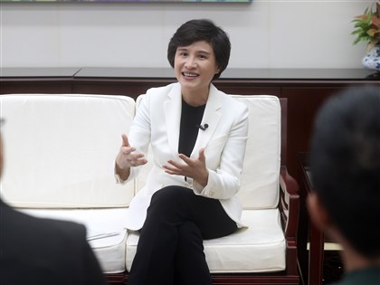 鄭麗君：拚2025上半年推長照3.0 建構照顧醫療一體化【專訪】