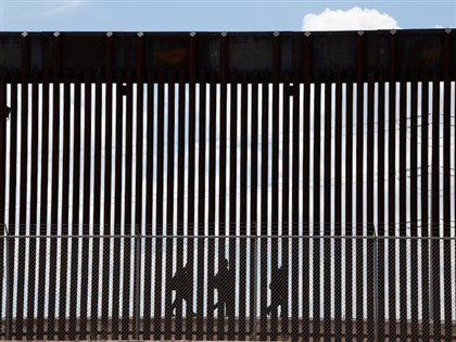 川普上任首日預計大刀闊斧 加強執法築牆擋移民