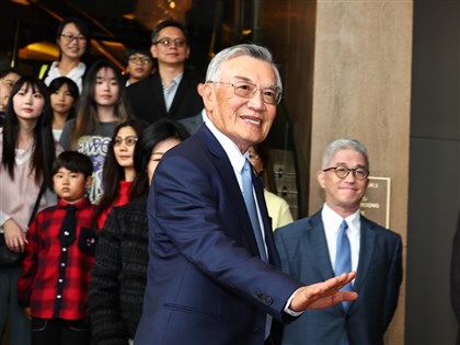 APEC領袖代表林信義抵下榻飯店 會方直升機繞圈歡迎