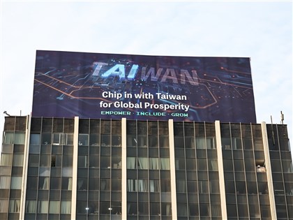 不讓習近平看到TAIWAN 中方人士強行斷電秘魯市區台灣廣告