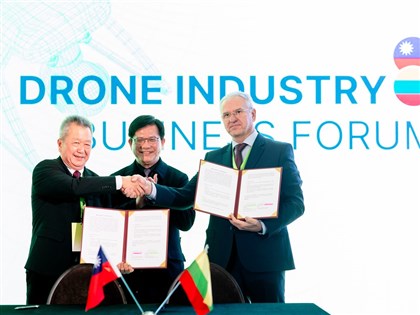 林佳龍率團訪立陶宛 簽署無人機合作備忘錄[影]