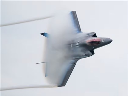 馬斯克稱傻子才續造F-35 未來空戰將聚焦無人機