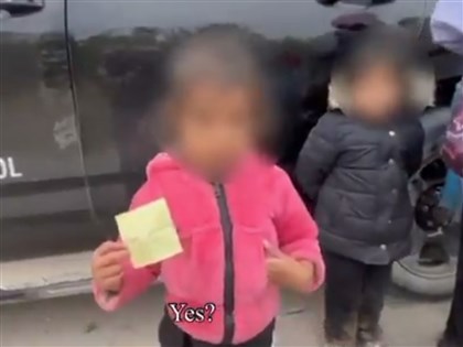 非法移民悲歌 2歲小女孩跋涉3000公里偷渡美國[影]