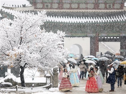 首爾降雪創117年來11月最高紀錄 古蹟景點暫停開放