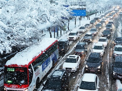 韓國連2天降大雪至少4死 航班取消渡輪停擺