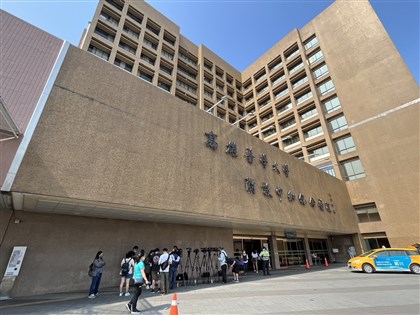 高醫主任蕭世槐涉性騷女學生 校方停聘調查認定構成