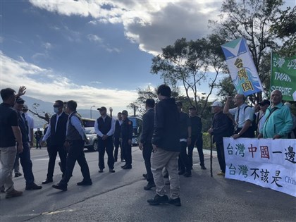 陸生團再遇抗議 本土團體：台灣中國一邊一國